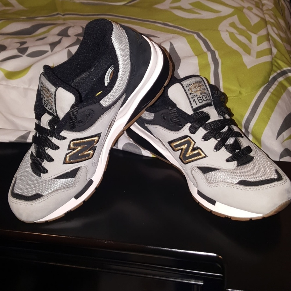 Woman's New Balance  Sneakers
